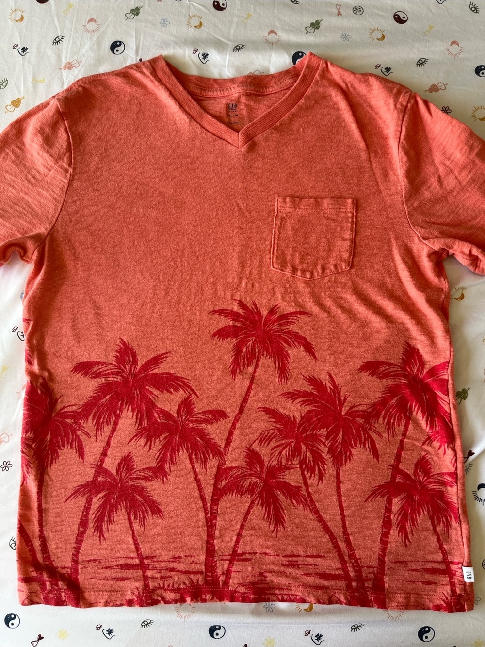 GAP Coral Short-Sleeve V-Neck Tee with Red Palm Print